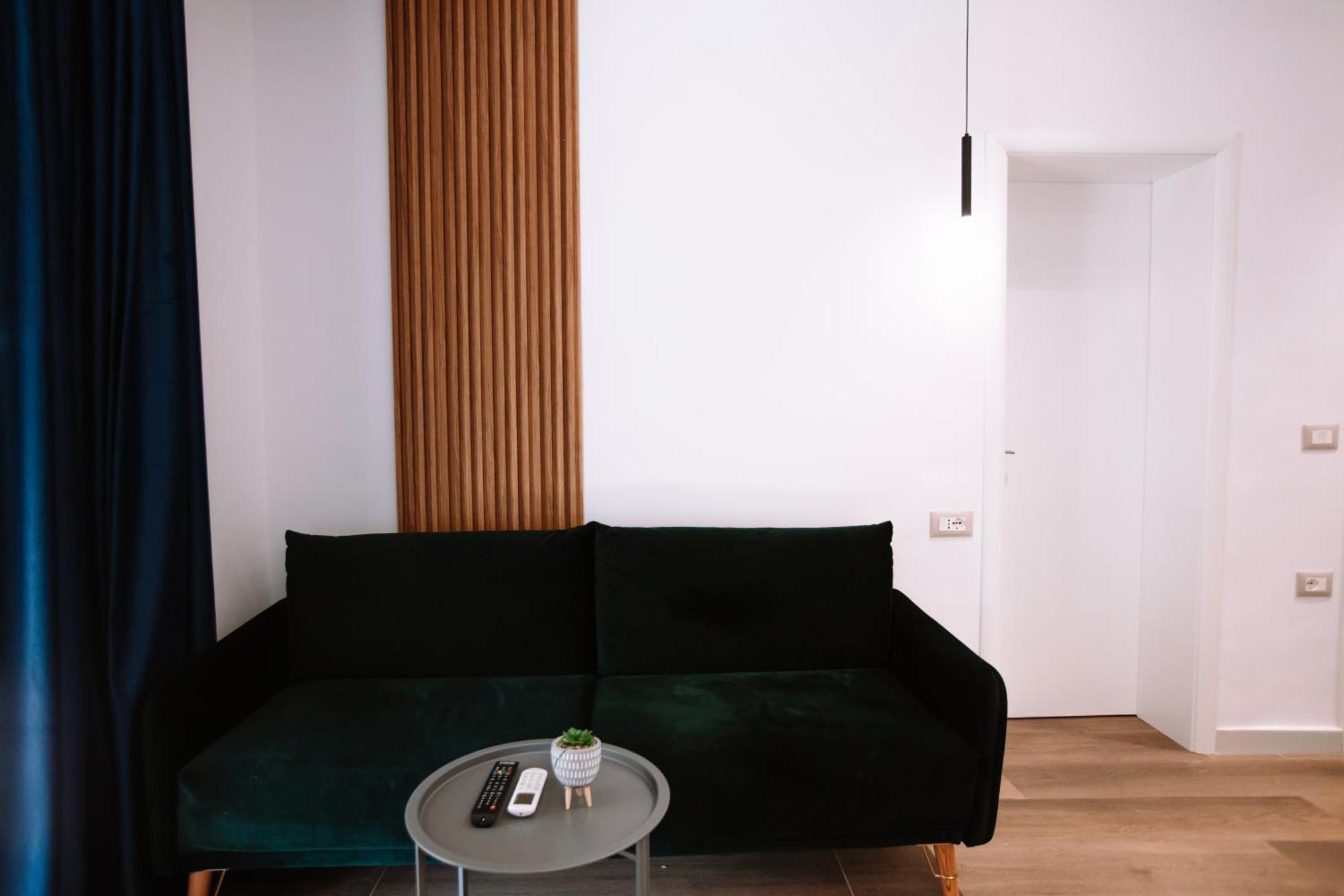 Barrikada Str Modern Apartments - The Nest Tirana Exterior photo