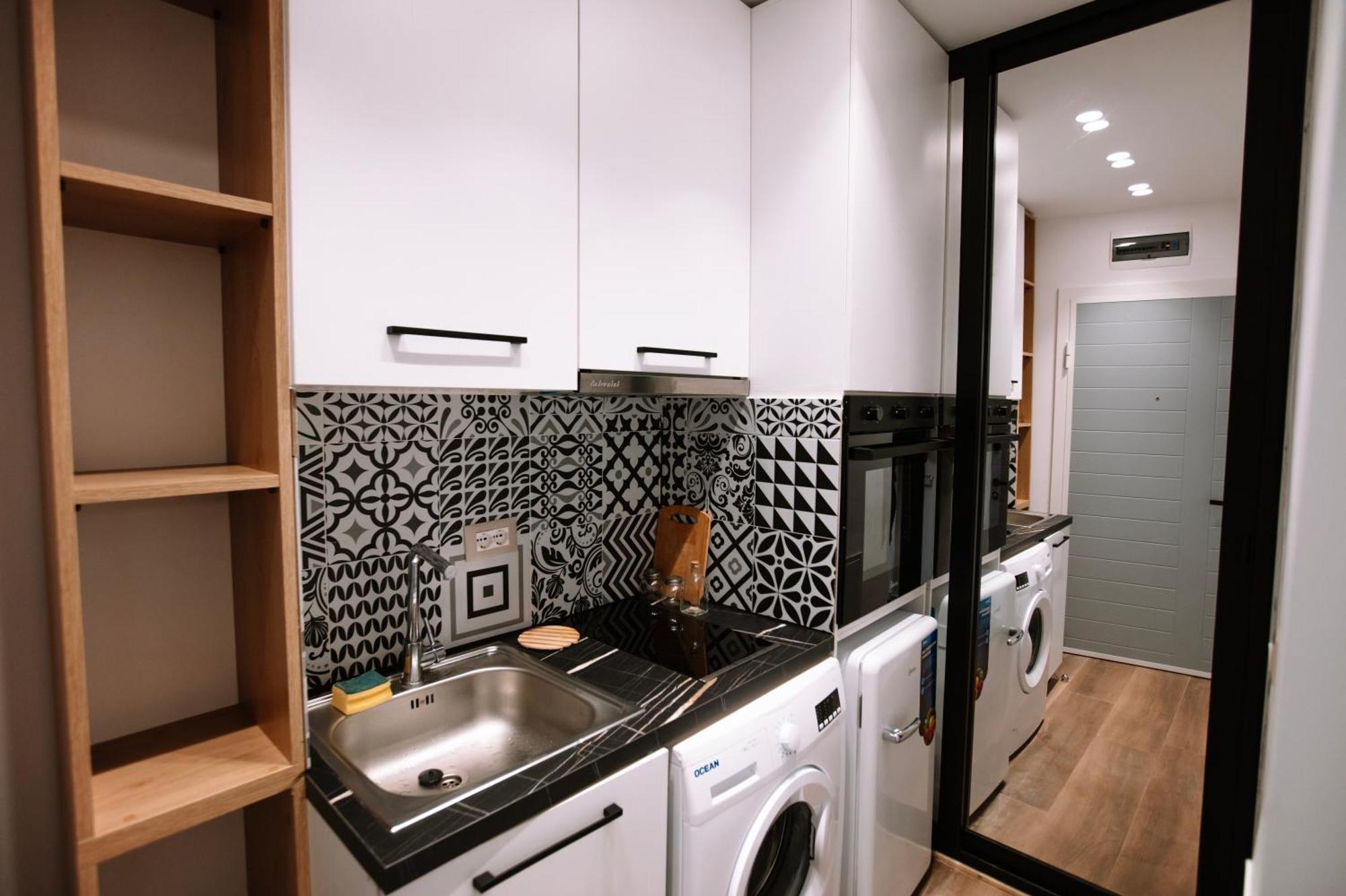 Barrikada Str Modern Apartments - The Nest Tirana Exterior photo