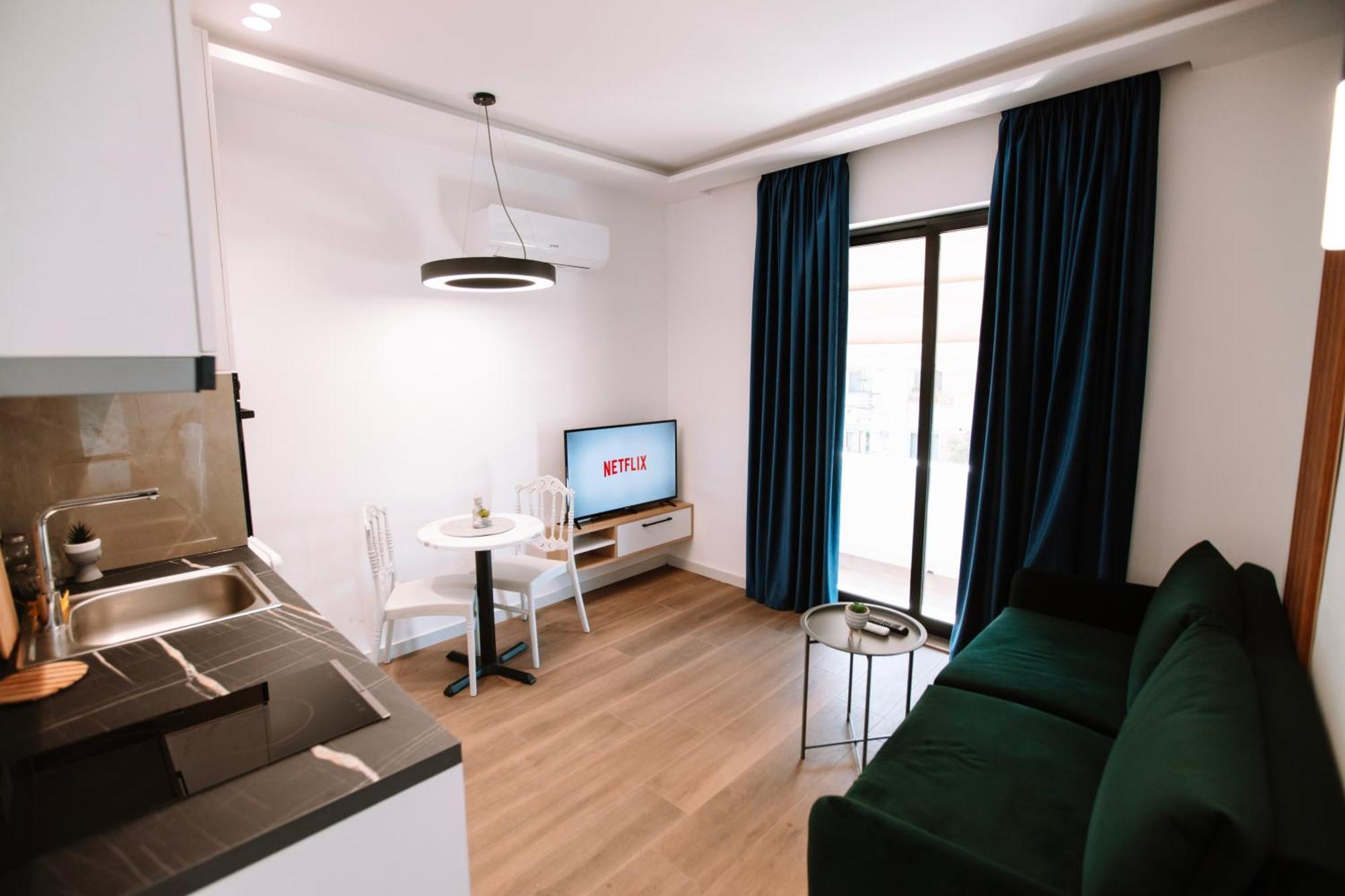 Barrikada Str Modern Apartments - The Nest Tirana Exterior photo