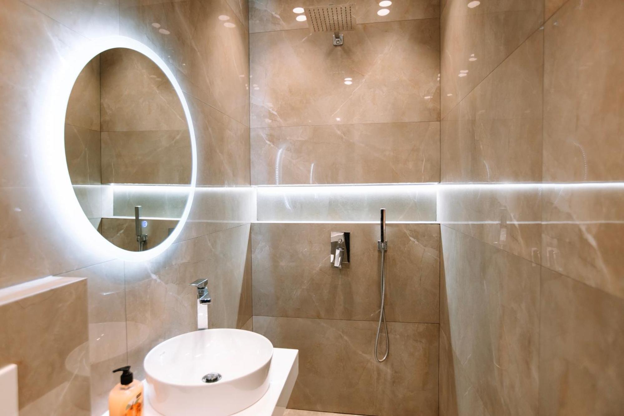 Barrikada Str Modern Apartments - The Nest Tirana Exterior photo